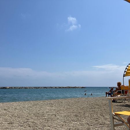 Apartament Aria Luce Mare San Bartolomeo Al Mare Zewnętrze zdjęcie
